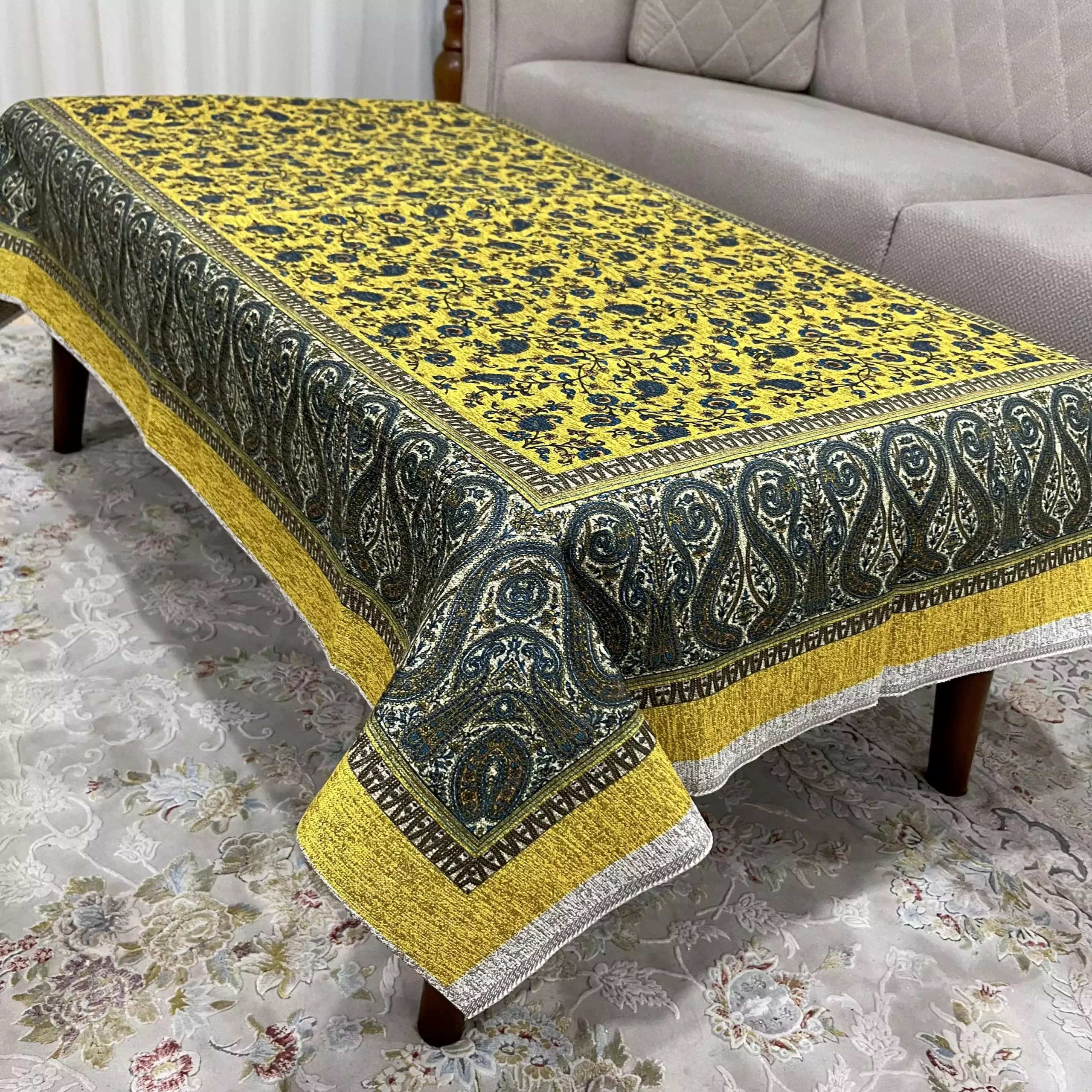 رومیزی شانل کاغذی طرح سنتی 100 در 140 سانت خردلی — تصویر ۲