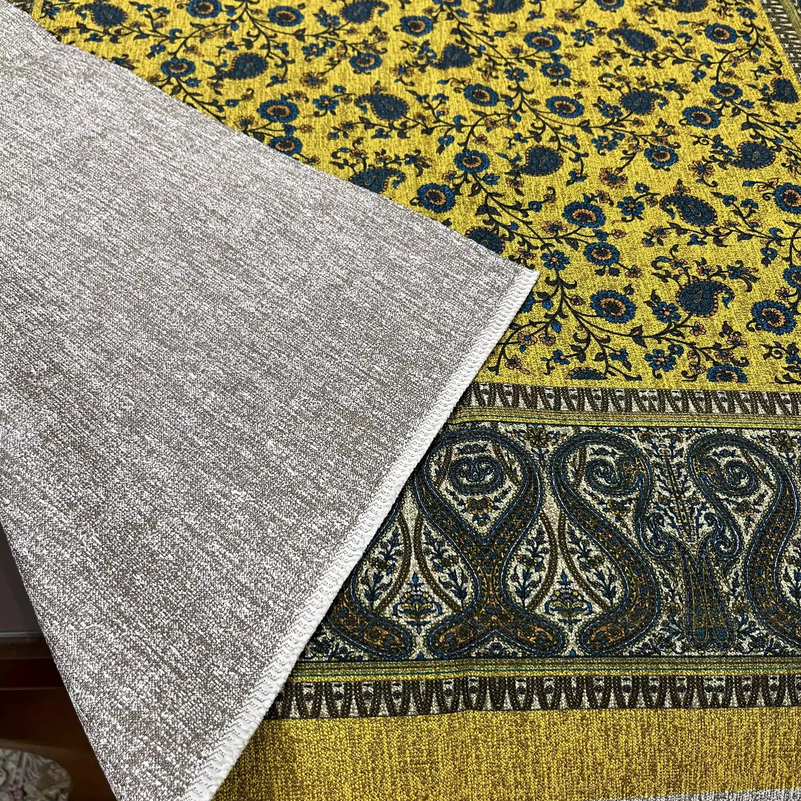 رومیزی شانل کاغذی طرح سنتی 100 در 140 سانت خردلی — تصویر ۴
