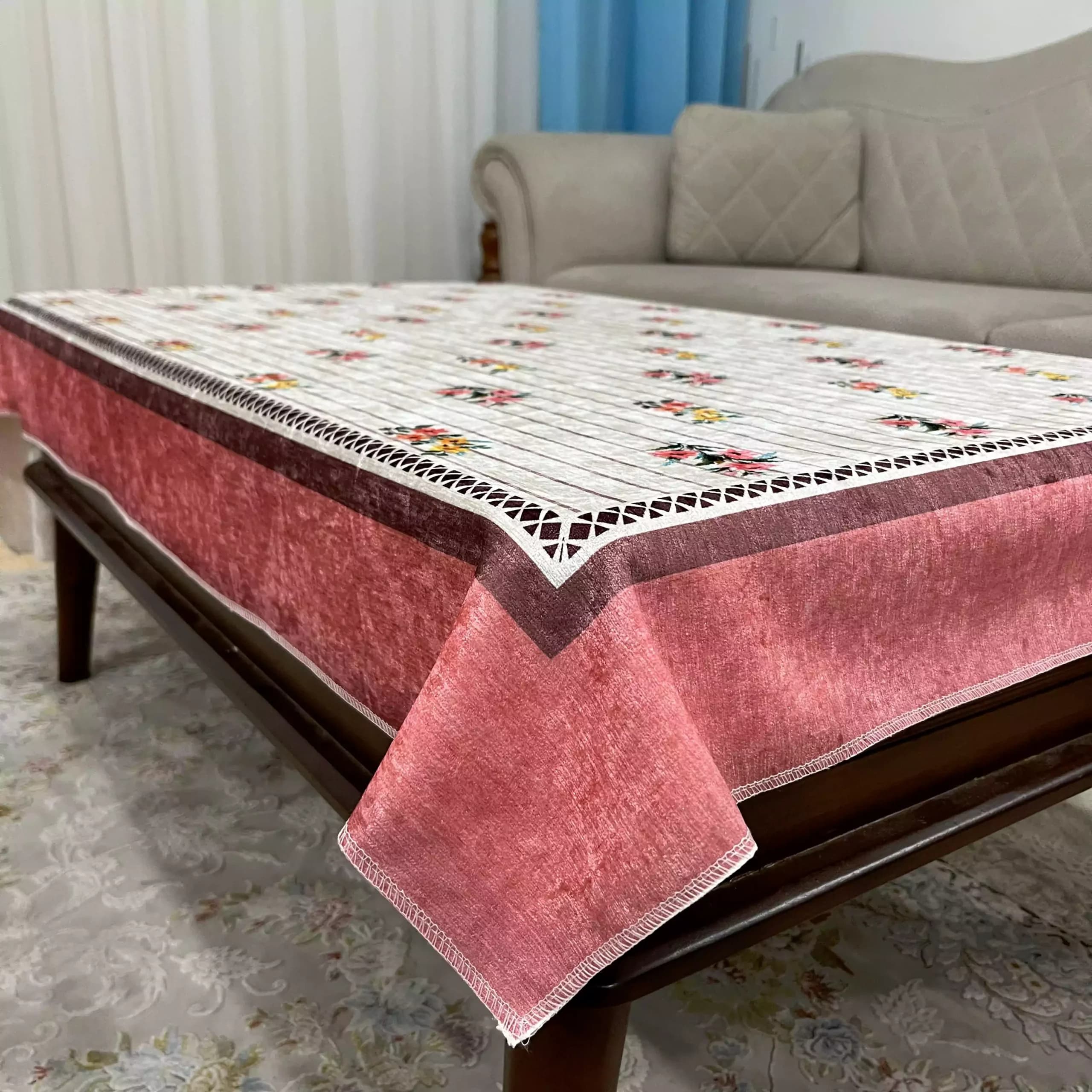 رومیزی مخمل شانل مستطیل 100 در140 گلدار حاشیه گلبهی — تصویر ۲
