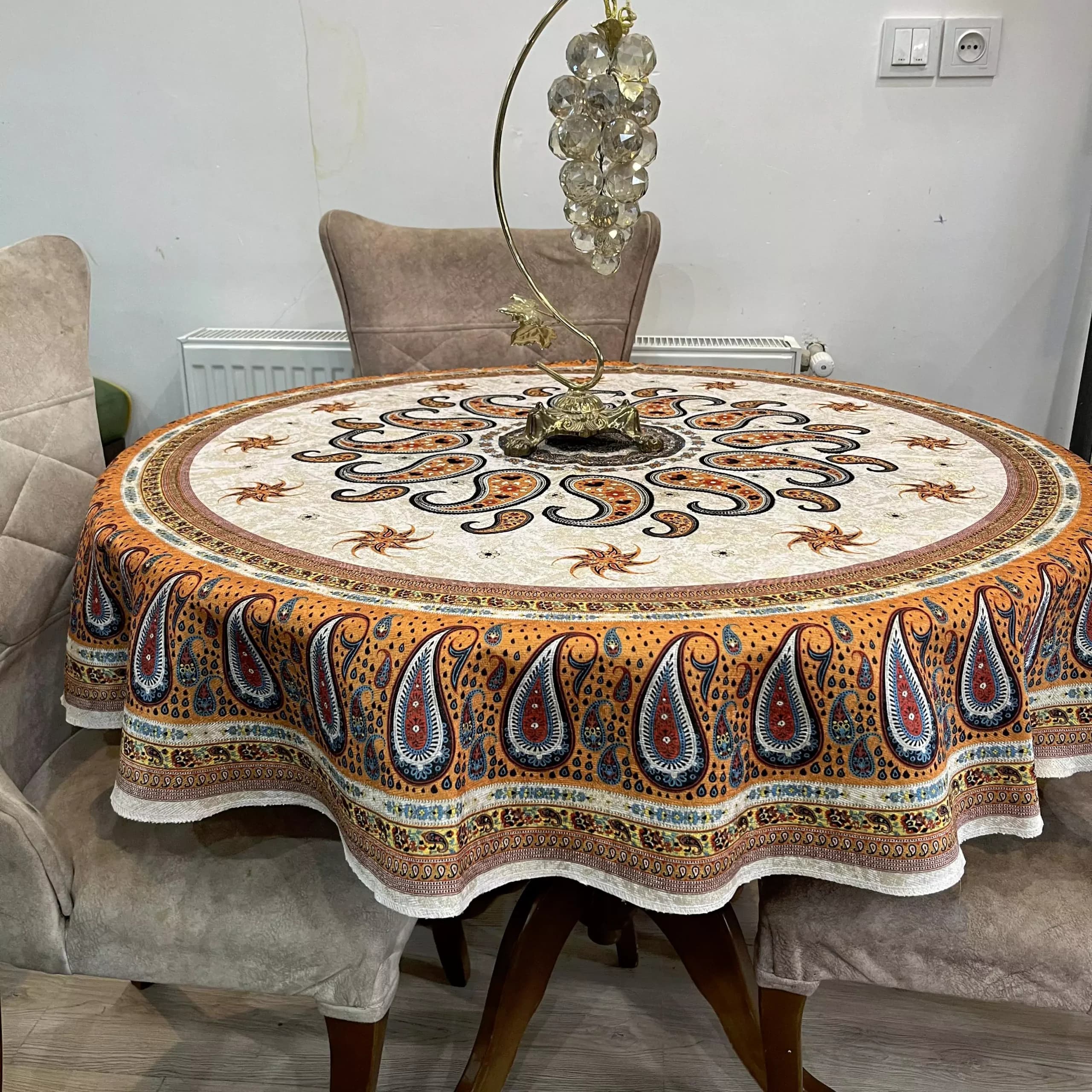 رومیزی گرد مخمل شانل نارنجی
