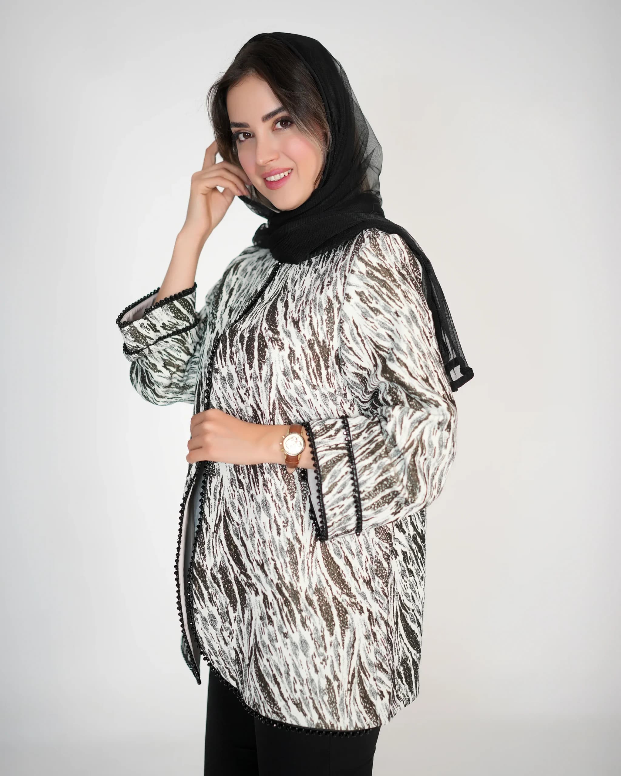 مانتو ژاکارد سنگ دوزی مجلسی کد 560 (495) — تصویر ۴