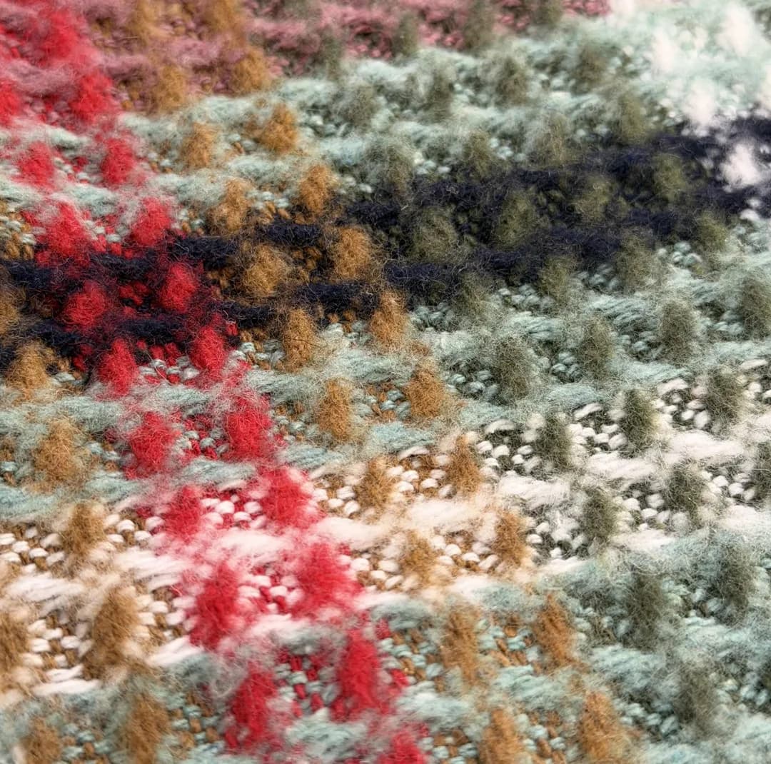 پتو یک نفره مدل مدرن پشمی کد 1 سایز 160×220 سانتی متر — تصویر ۴