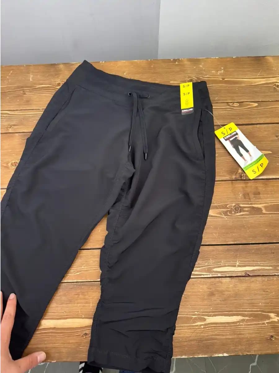 شلوارک مشکی چین دار کاپری زنانه کایرکلند — تصویر ۲