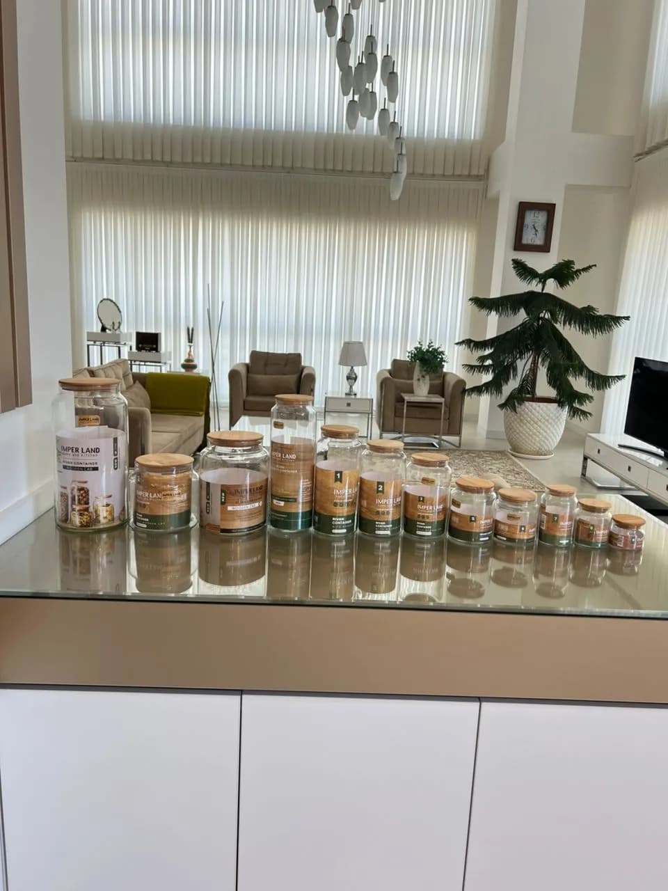 بانکه شیشه ای ریوان