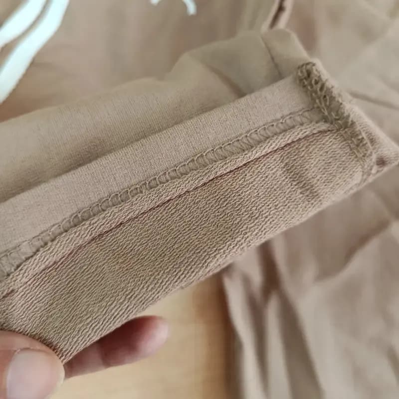 بلوز شلوار دورس نوار دوزی پاپیونی رنگ نخودی تیره نسکافه ای تیره سایز 40 تا 65 — تصویر ۵