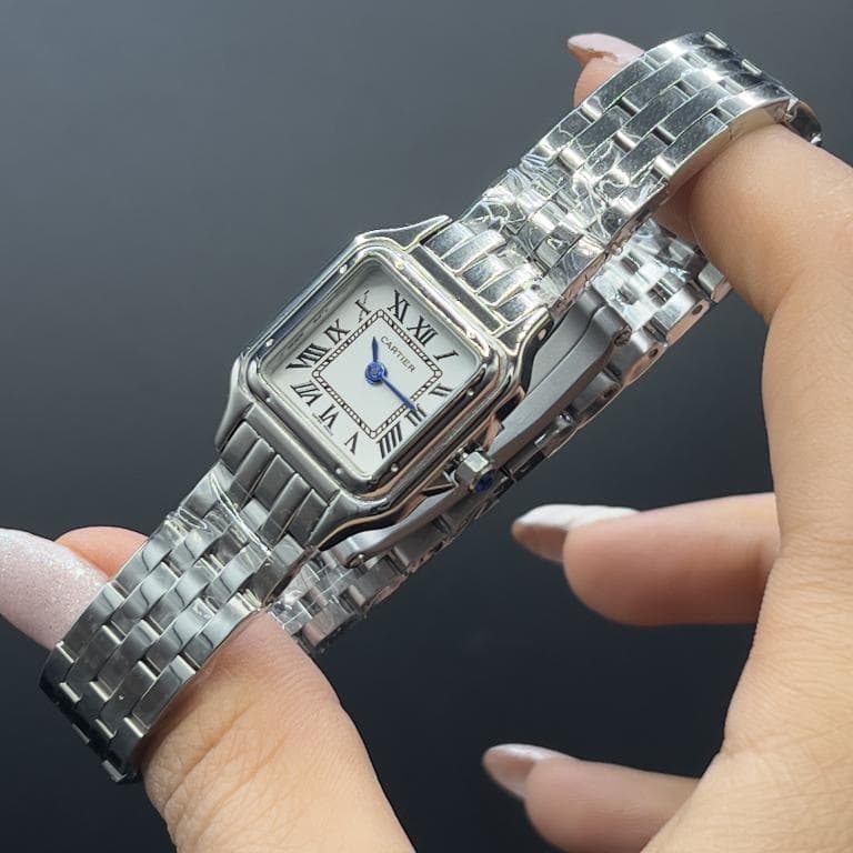 ساعت زنانه کارتیر یونانی صفحه نقره ای ایندکس یونانی با بند استیل نقره ای Cartier — تصویر ۴