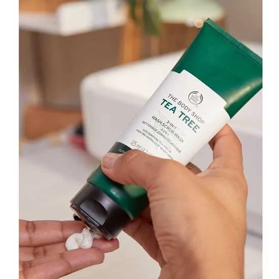 شوینده و اسکراب و ماسک سه کاره تی تری بادی شاپ tea tree the body shop حجم 125 میل — تصویر ۲