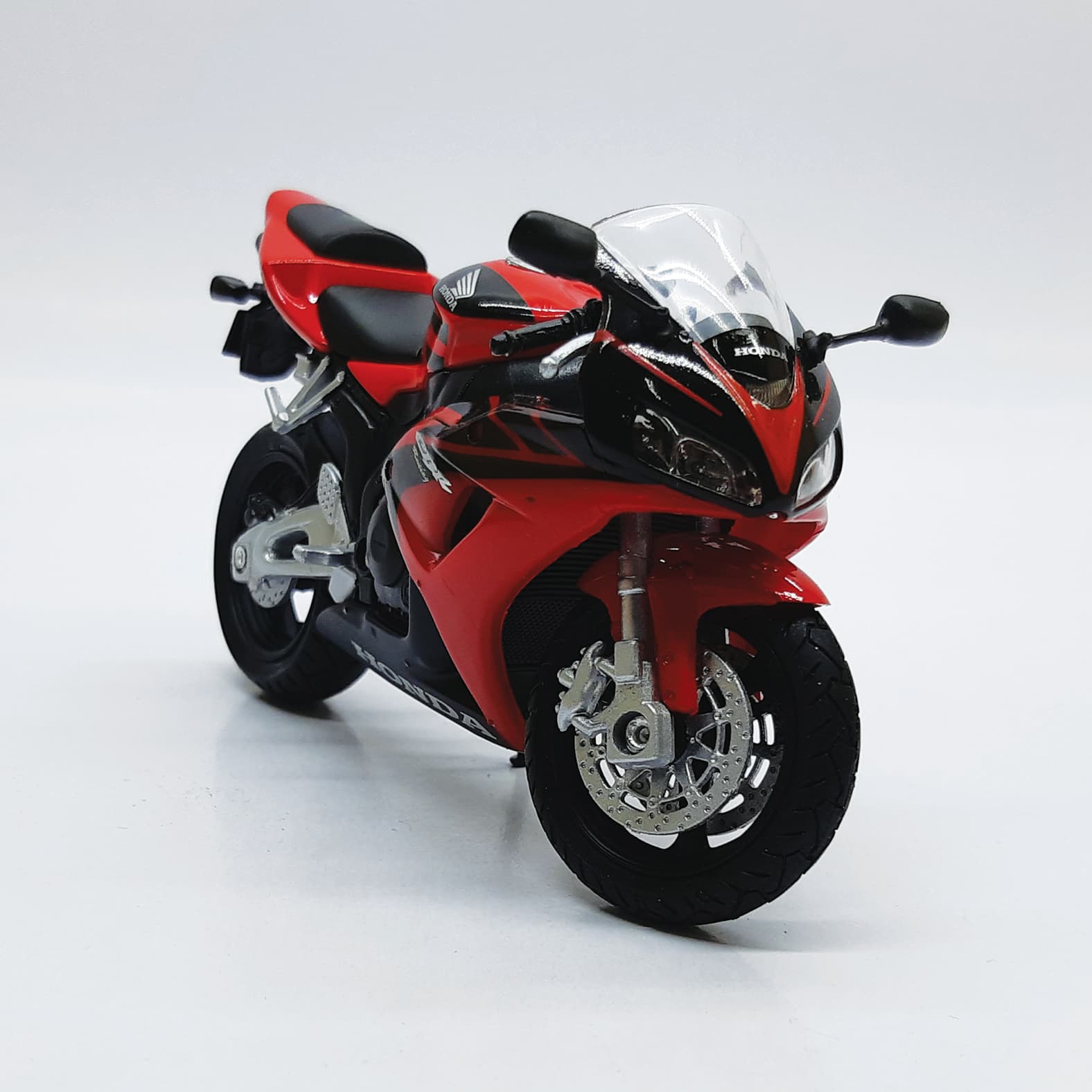 موتور بازی ولی مدل CBR1000RR — تصویر ۲