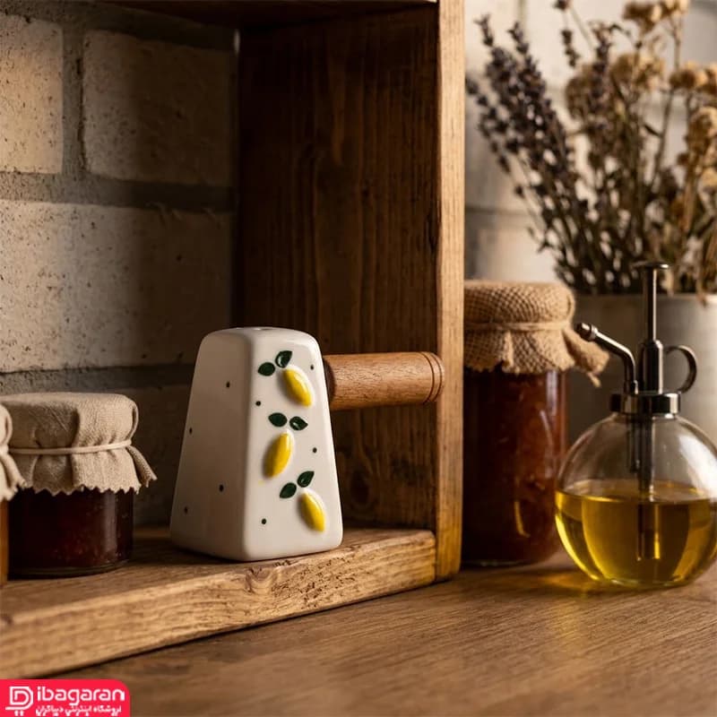 نمکدان سرامیکی دسته چوبی با طرح لیمو برجسته
