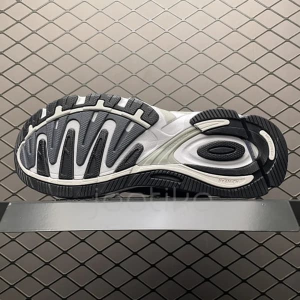 آدیداس ریسپانس سی ال adidas Response CL Metal Grey — تصویر ۵
