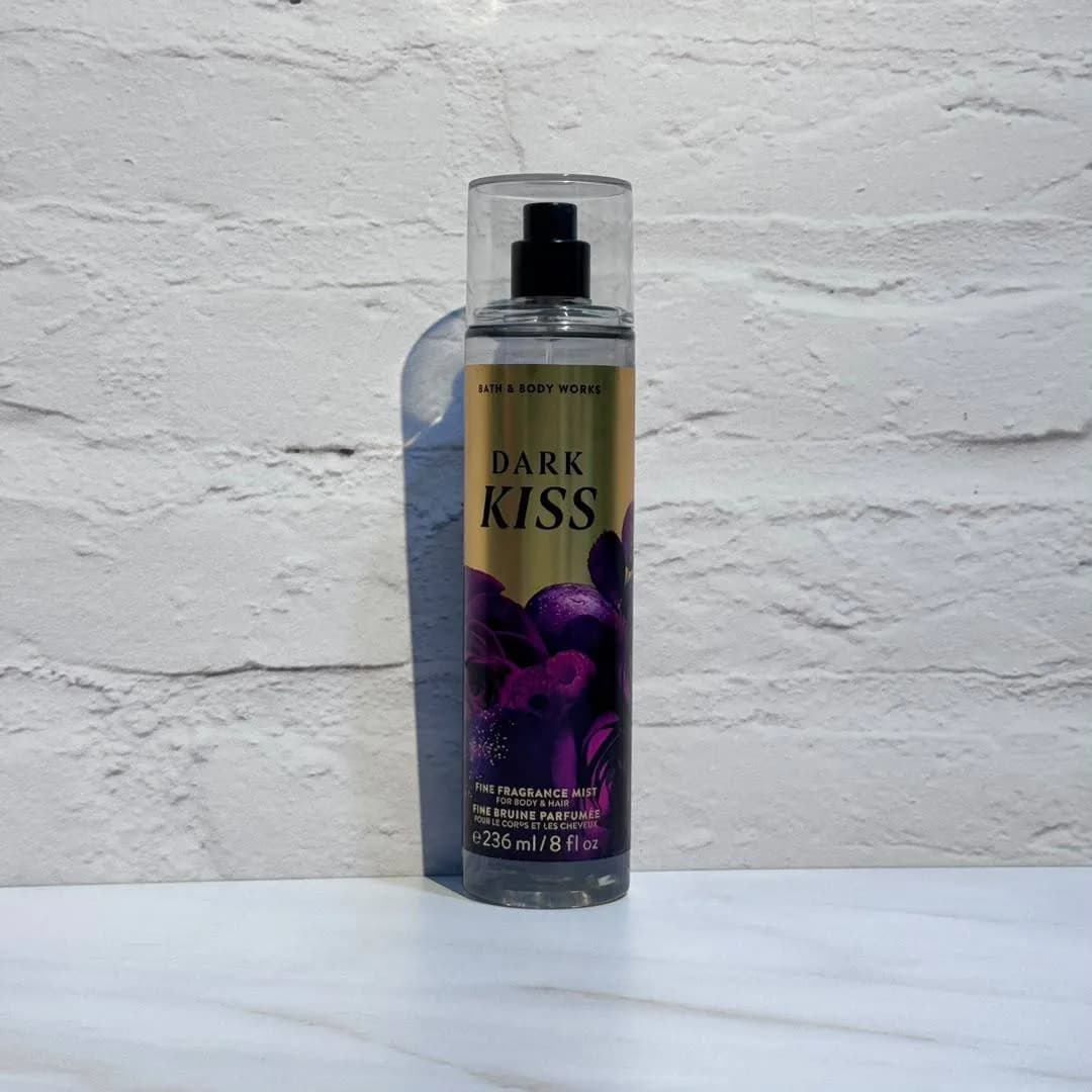 بادی میست بث اند بادی ورکس مدل Dark Kiss حجم 236 میل Bath & Body Works Dark Kiss Fine Fragrance Mist