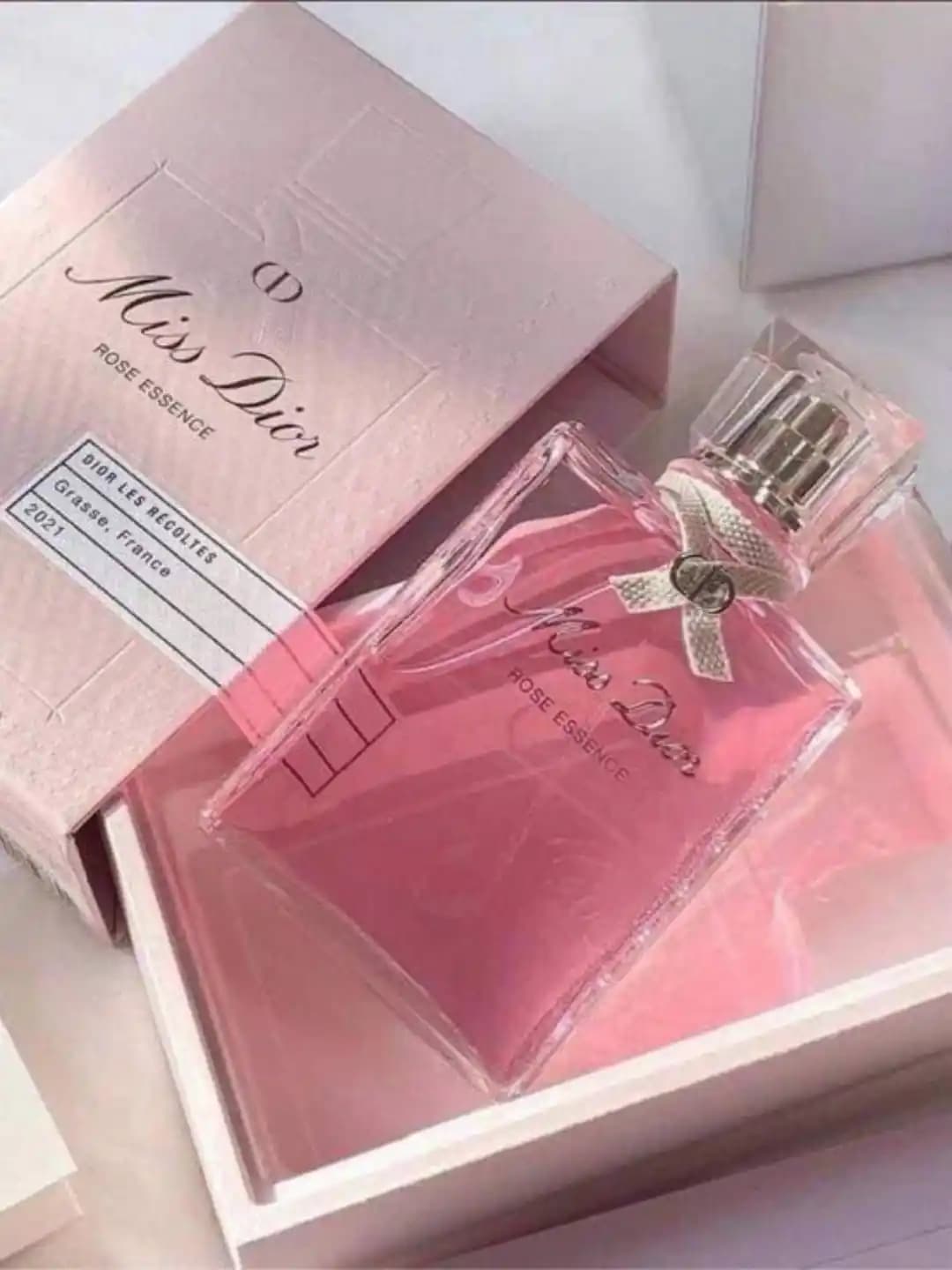 عطر میس دیور رز اسنس | Miss Dior Rose Essence — تصویر ۴