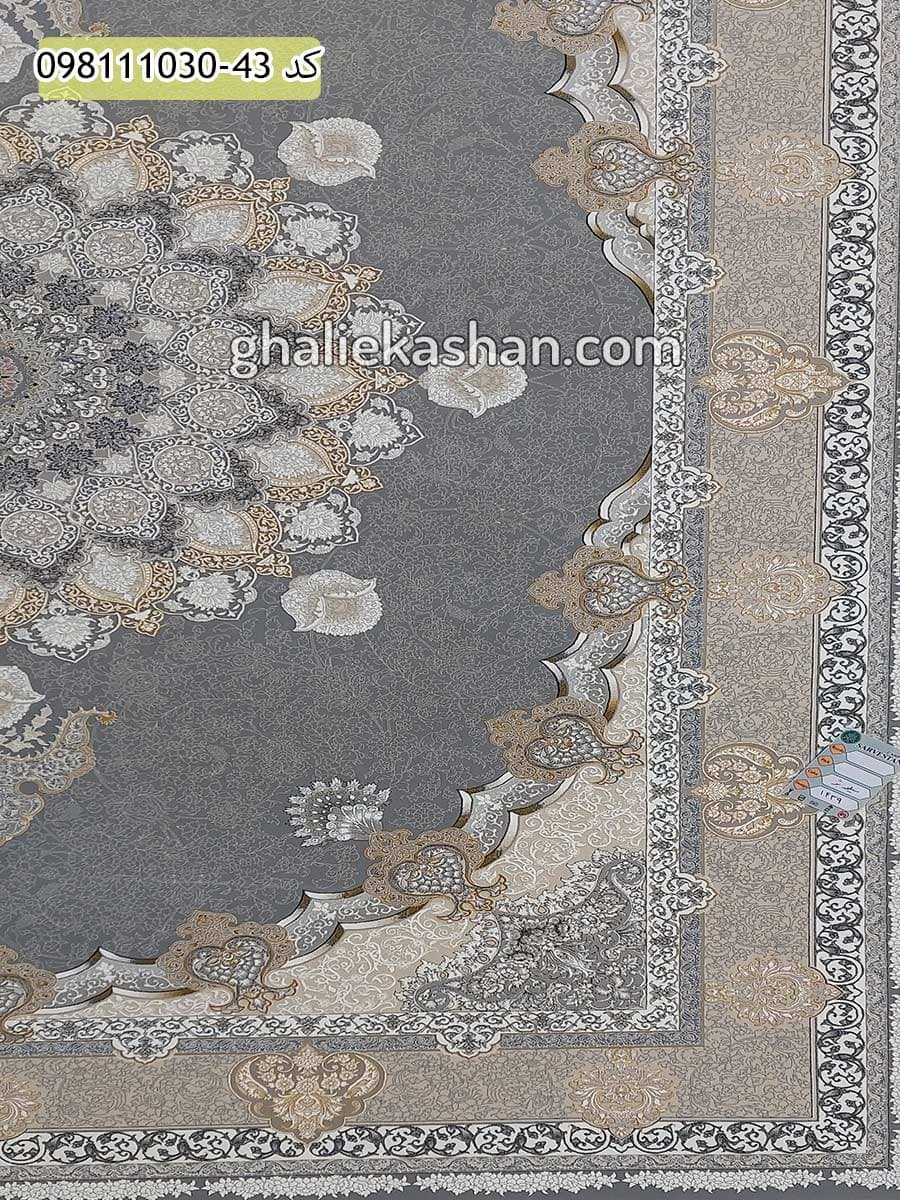 فرش طلاکوب 1000 شانه طرح شاهکار اصفهان زمینه سیلور بژ کاشان – گل برجسته — تصویر ۲