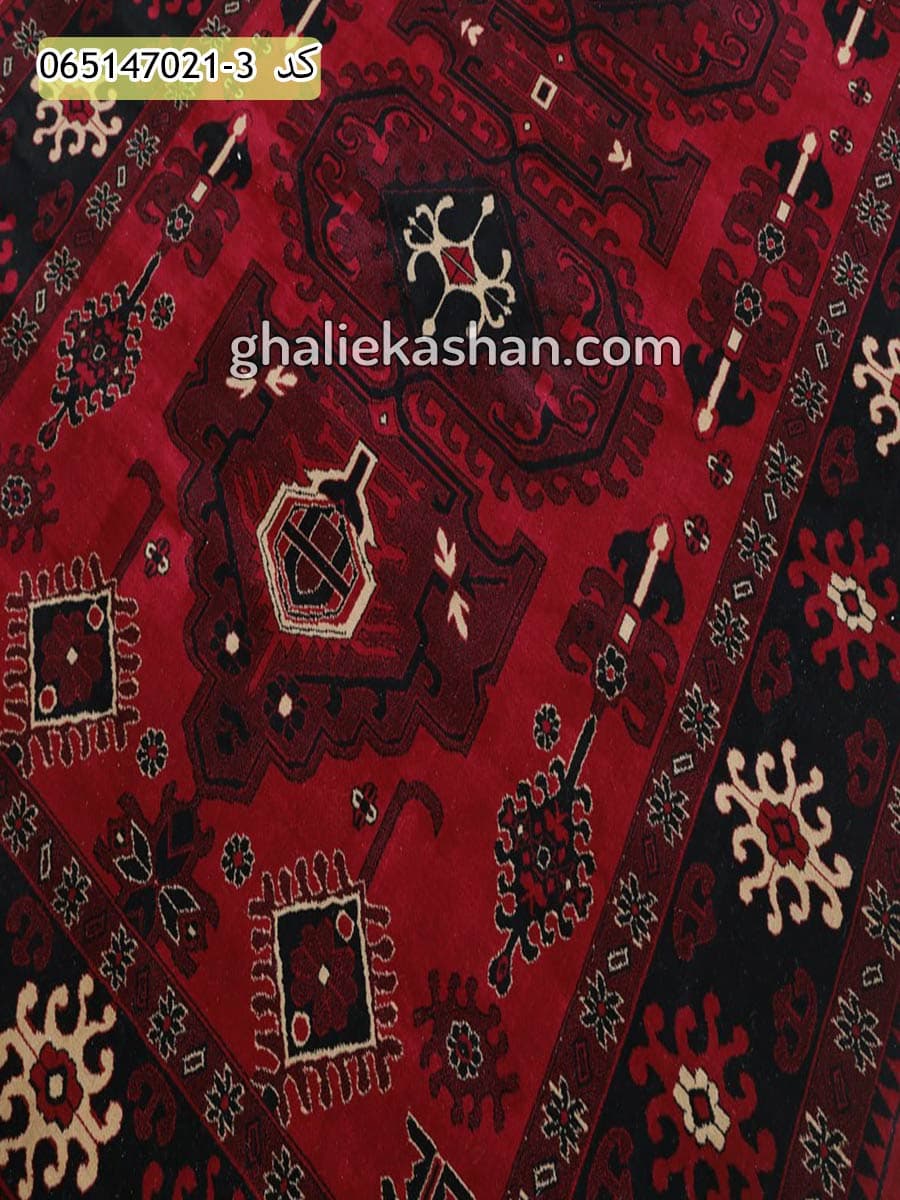 فرش 700 شانه گبه بلوچ طرح مشکین زمینه قرمز ( روناسی ) کاشان — تصویر ۲