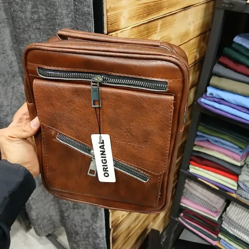 کیف دوشی اسپرت مردانه چرم مصنوعی طرح دیوید جونز مشکی و عسلی و قهوهای — تصویر ۸