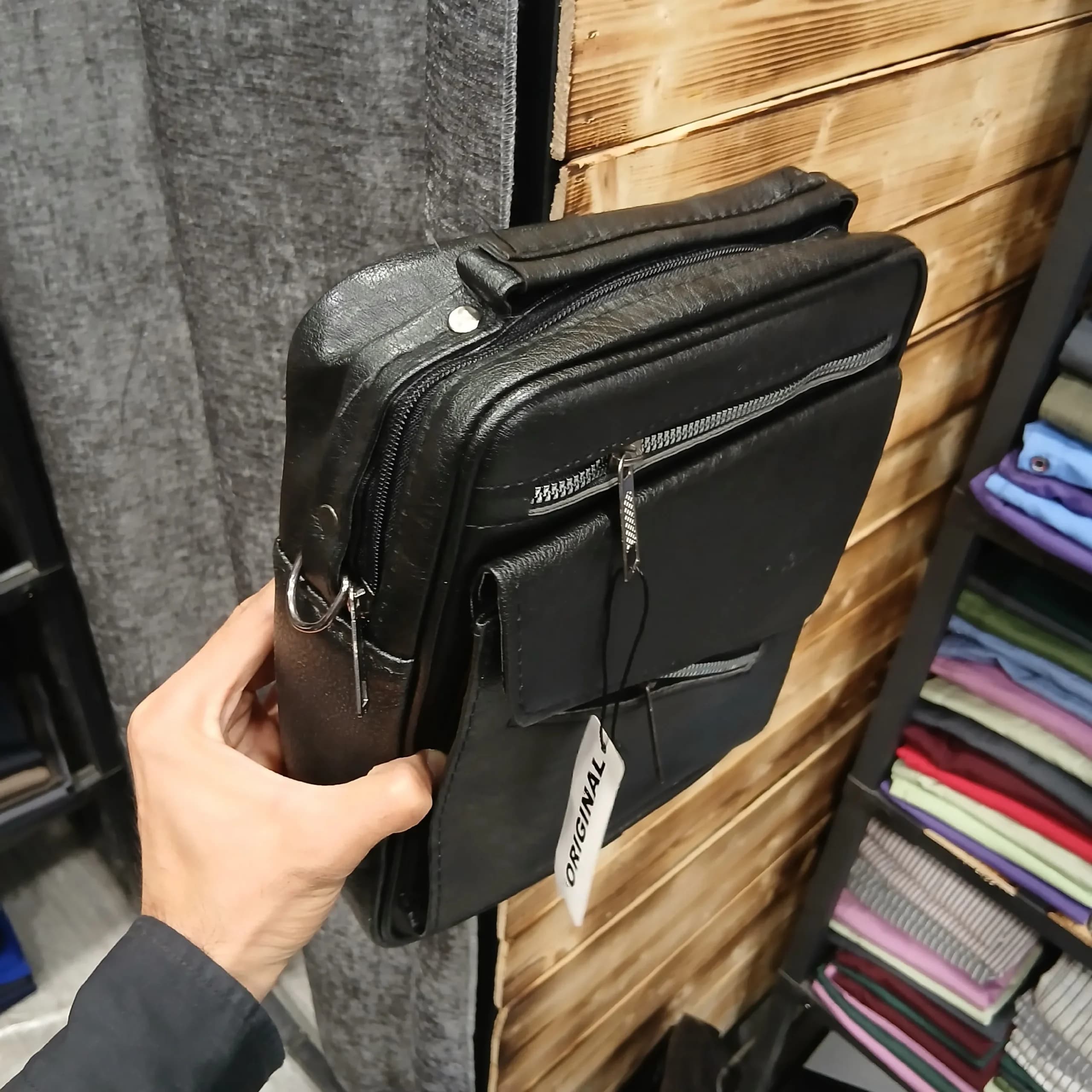 کیف دوشی اسپرت مردانه چرم مصنوعی طرح دیوید جونز مشکی و عسلی و قهوهای — تصویر ۱۲