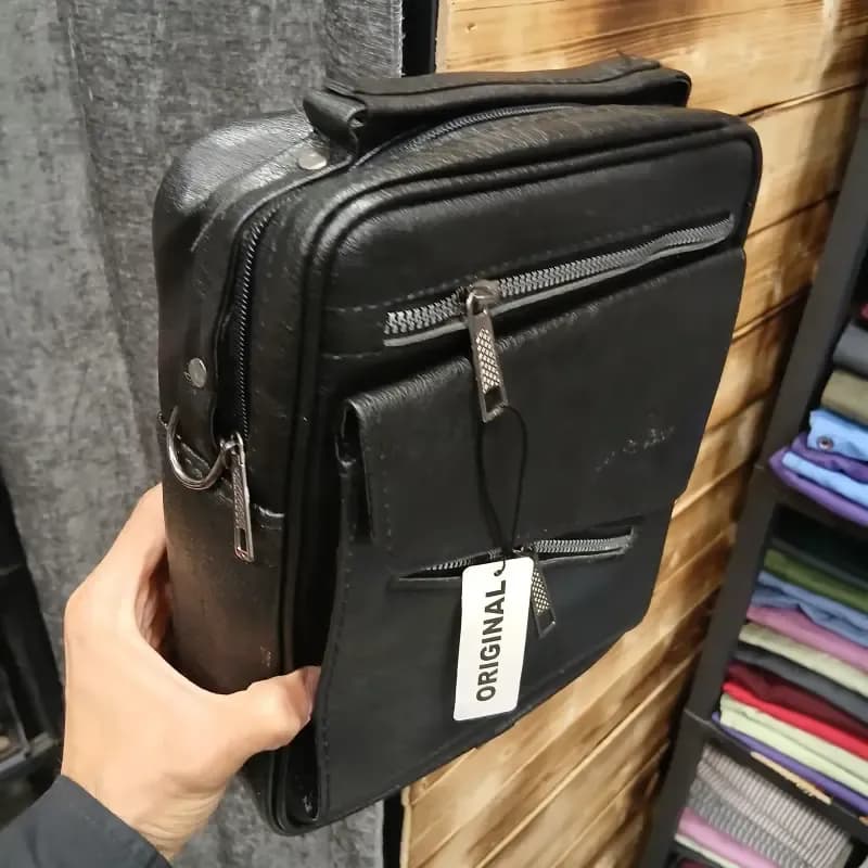 کیف دوشی اسپرت مردانه چرم مصنوعی طرح دیوید جونز مشکی و عسلی و قهوهای — تصویر ۳