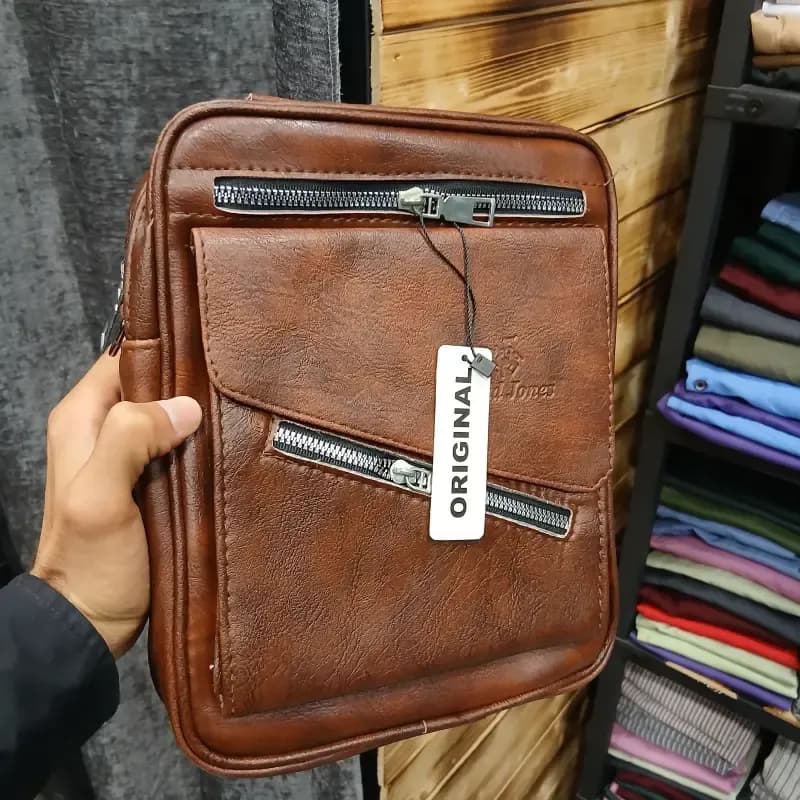 کیف دوشی اسپرت مردانه چرم مصنوعی طرح دیوید جونز مشکی و عسلی و قهوهای — تصویر ۷