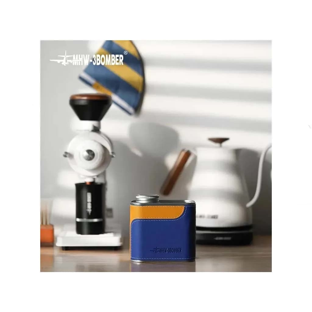 ظرف نگهداری قهوه بمبر مدل Leather Sheath Sealed Canister — تصویر ۲
