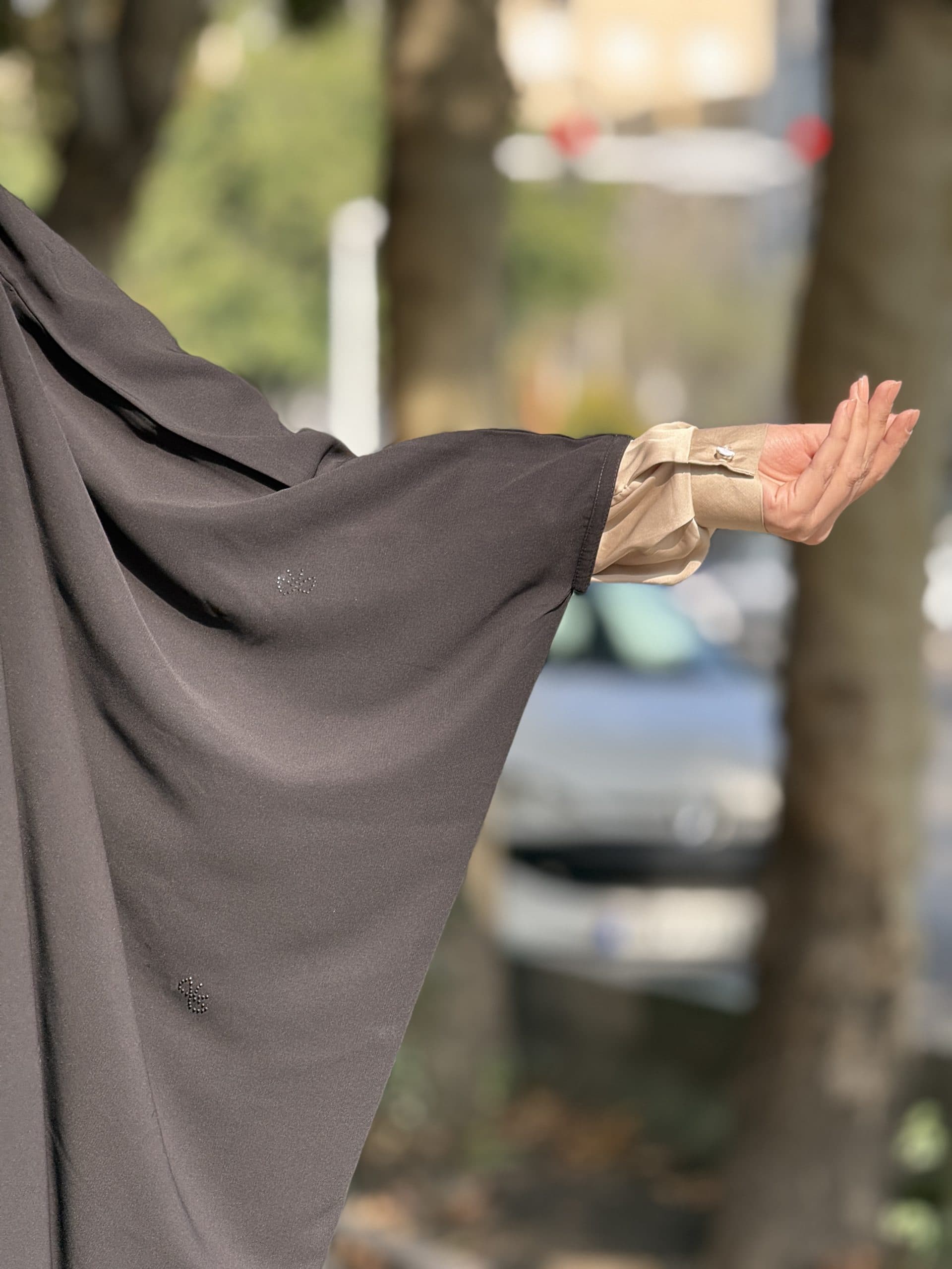 چادر جده نگین پاپیون — تصویر ۲