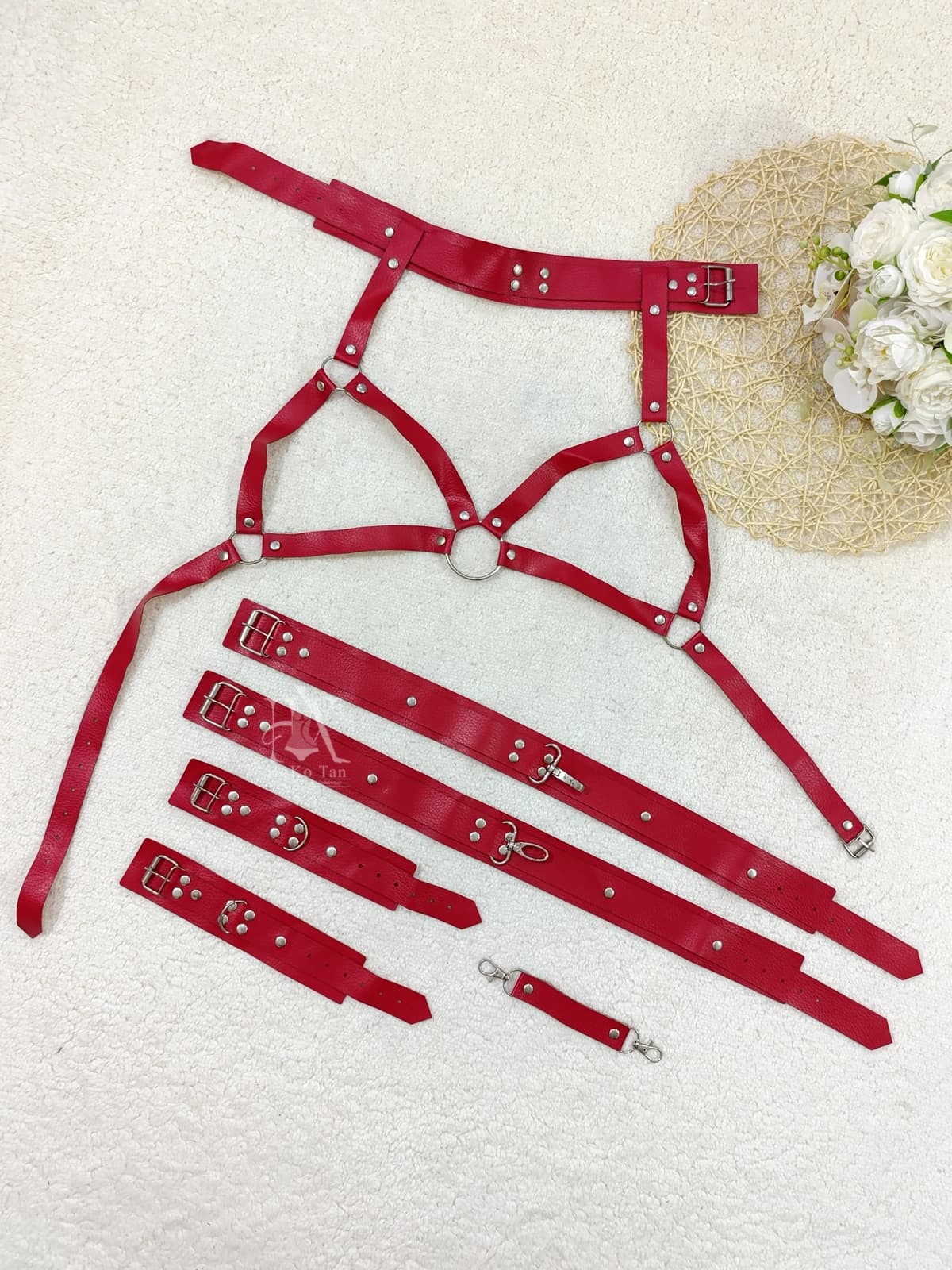 گارتر چرم 6 تیکه سینه و ران و مچ قرمز کد 8550