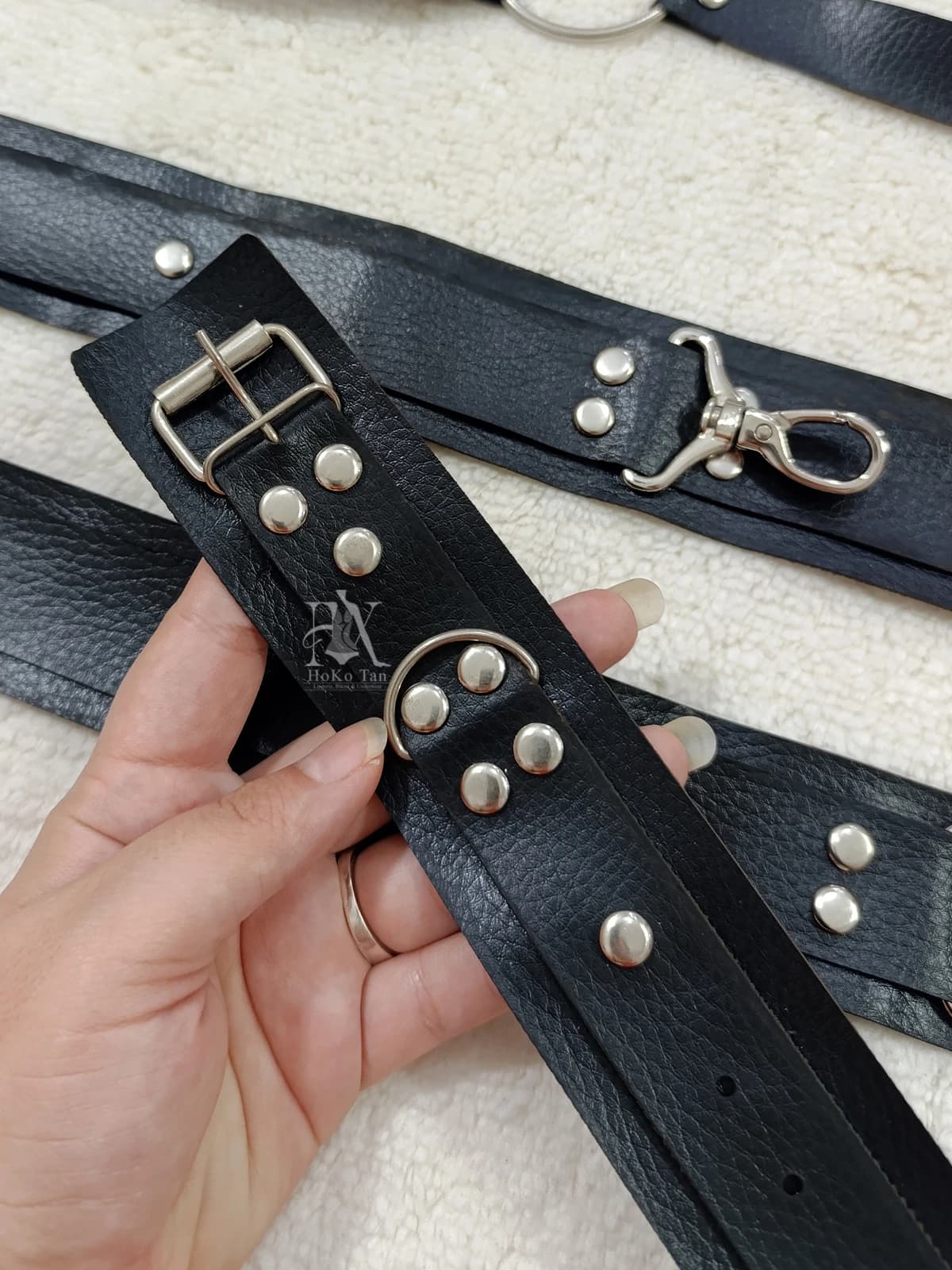 گارتر چرم 6 تیکه سینه و ران و مچ کد 8550 — تصویر ۳