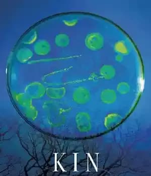 دانلود کتاب Kin: How We Came to Know Our Microbe Relatives – خویشاوندان: چگونه اقوام میکروبی خود را شناختیم؟