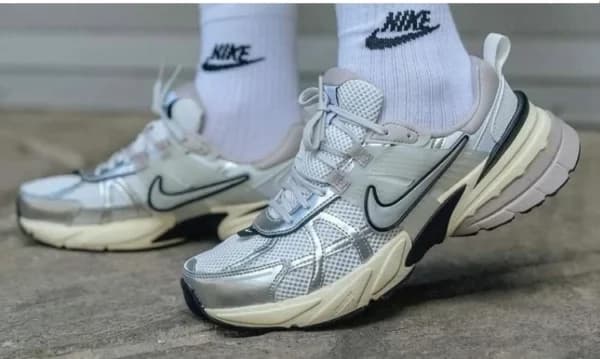 ست زن و مرد کتونی ویتنامی نایک کشلون وارداتی ویتنام Nike wmns V2k Run — تصویر ۴