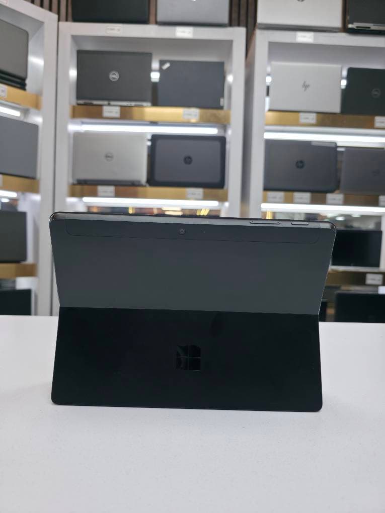لپتاپ استوک Microsoft Surface Go1 Pentiom نسل 4 رم 4 گیگابایت SSD 64 گیگابایت گرید A — تصویر ۷