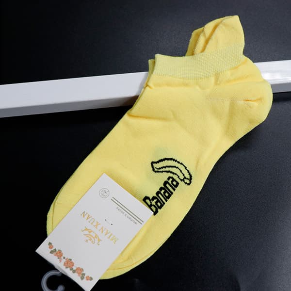 جوراب مچی فانتزی دخترانه پشت بلند زرد طرح Banana موز 20125