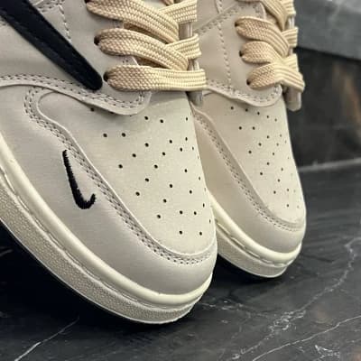 کفش کتانی مردانه نایک ترویس کرمی Nike Travis — تصویر ۳