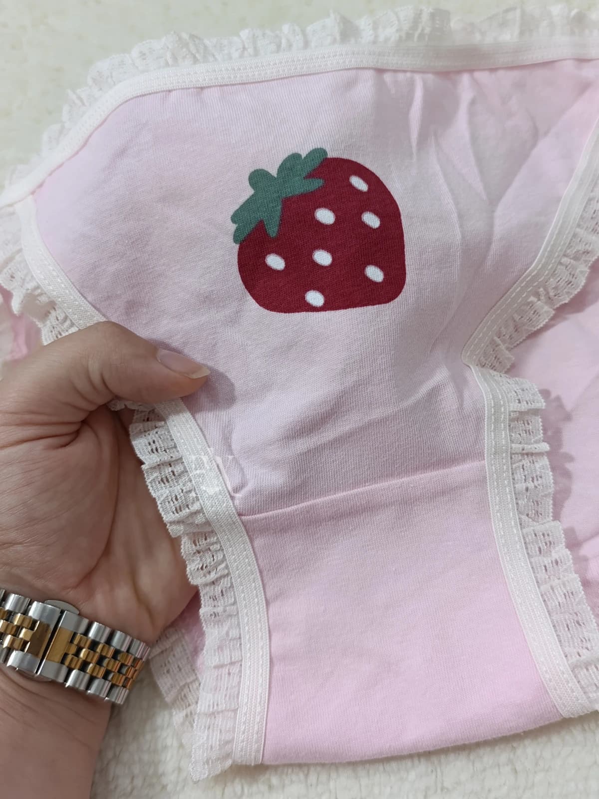 شورت گره ای زنانه لبه توری توت فرنگی کد 107 — تصویر ۳