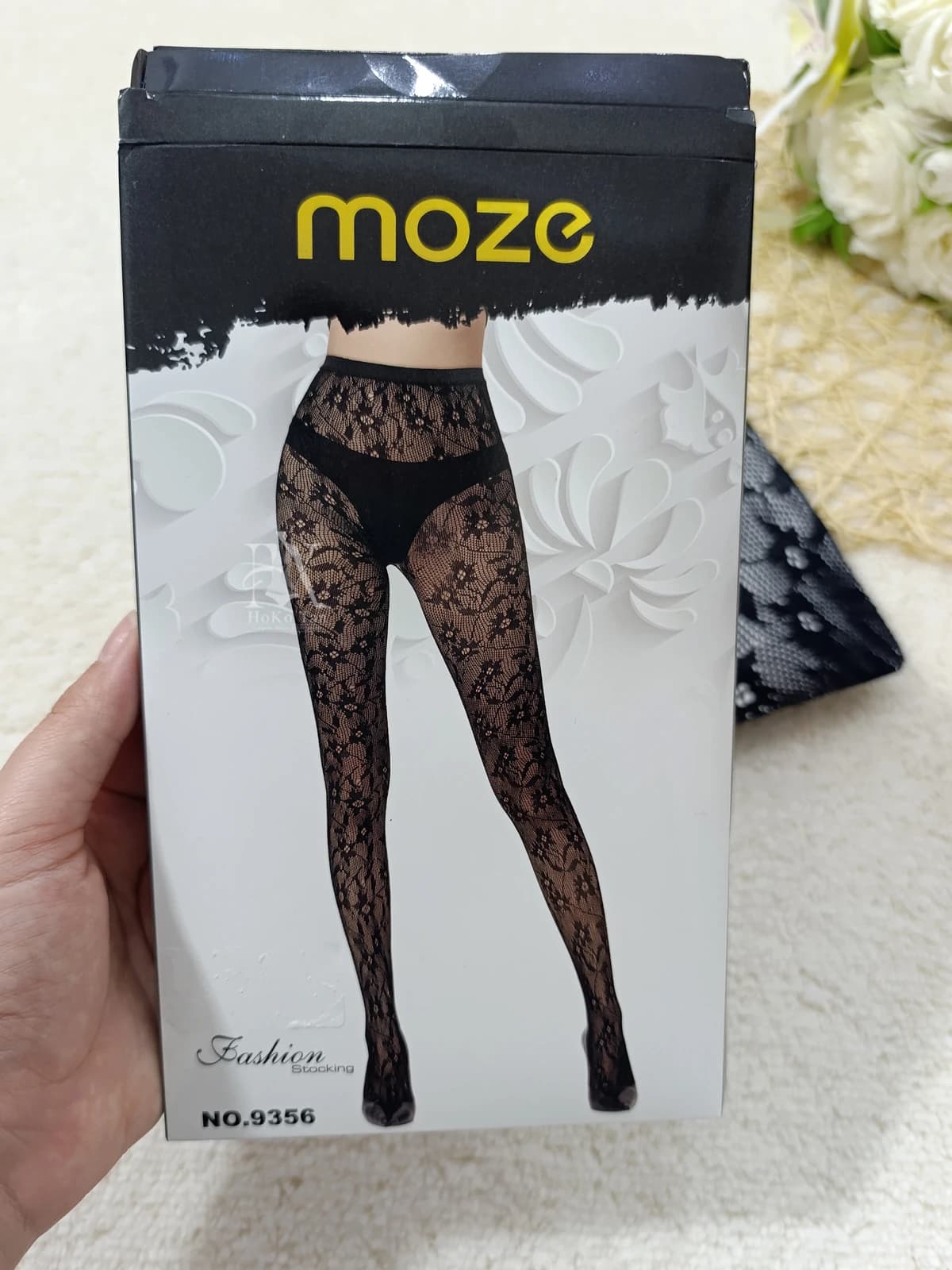 جوراب شلواری فانتزی لب ژله ای طرح گل کد 15 — تصویر ۳