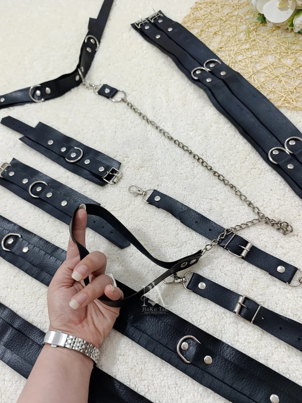 گارتر چرم 8 تیکه گردنبند و دستبند و ران کد 8560 — تصویر ۳