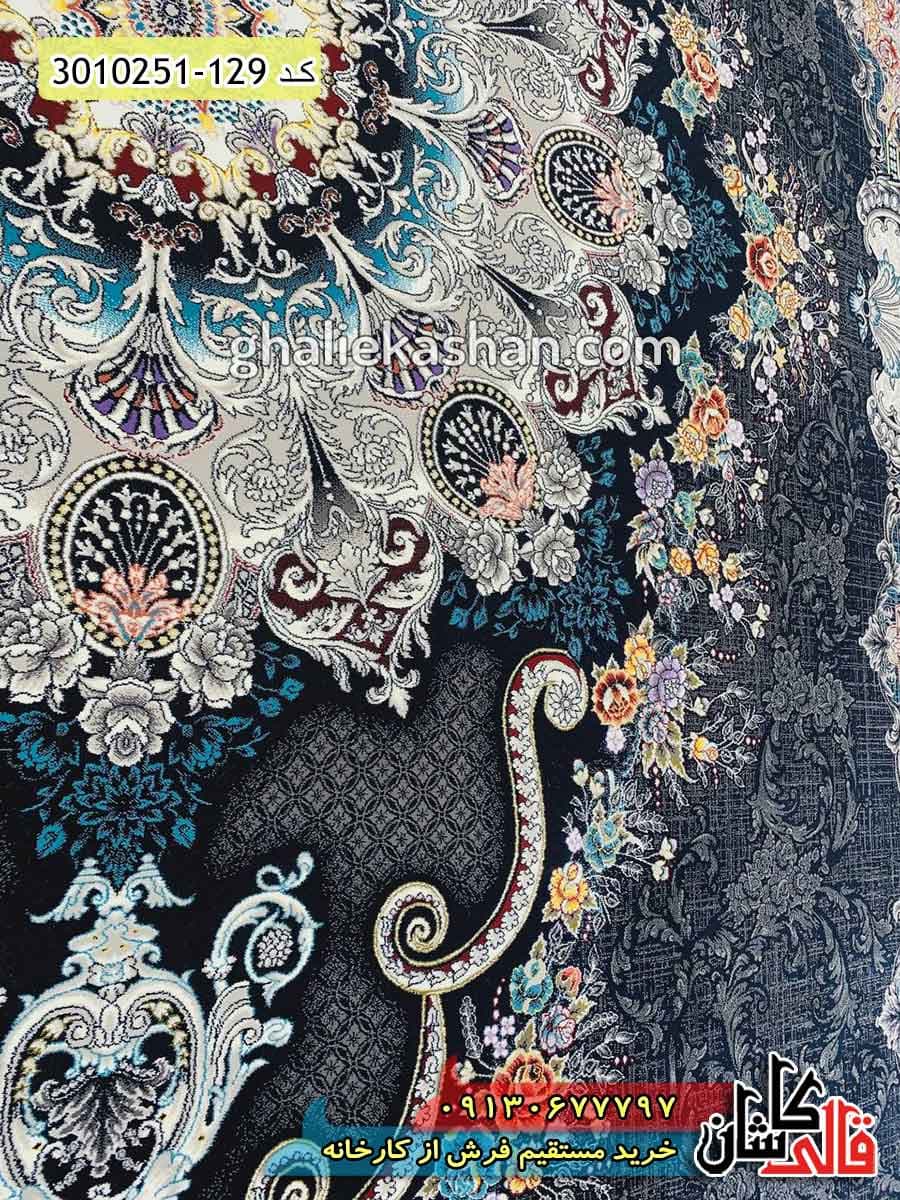 فرش 700 شانه طرح درسا زمینه سرمه ای کاشان — تصویر ۳