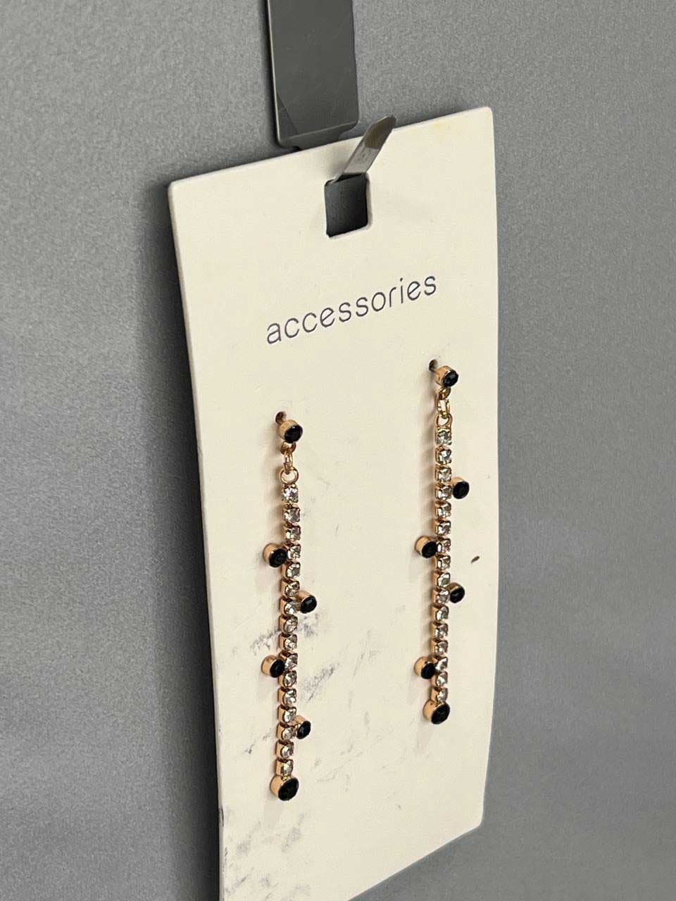 ✨ گوشواره دراپ مشکی و طلایی برند Accessories ✨ — تصویر ۲