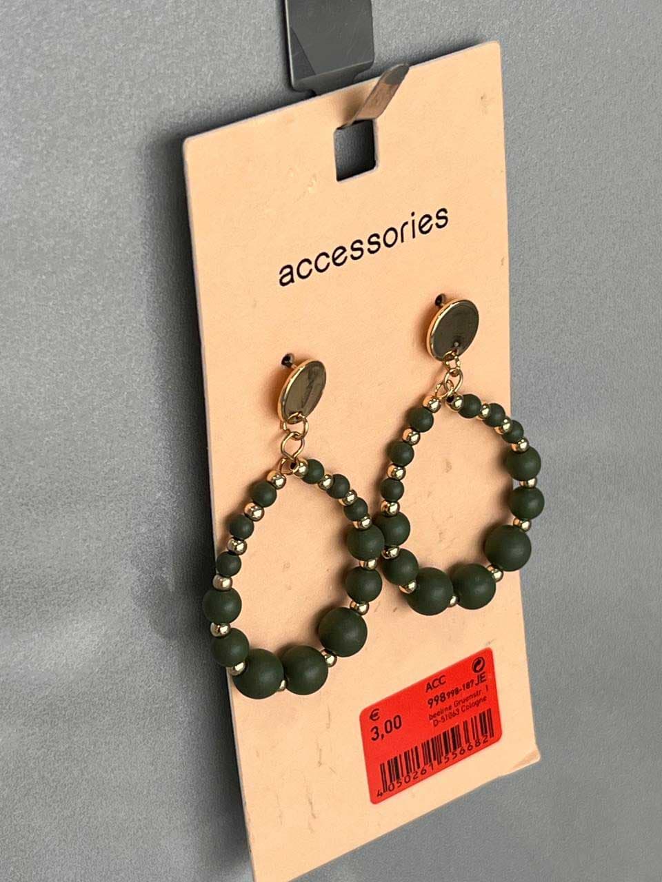 گوشواره حلقه‌ ای مهره‌ ای سبز برند Accessories — تصویر ۲
