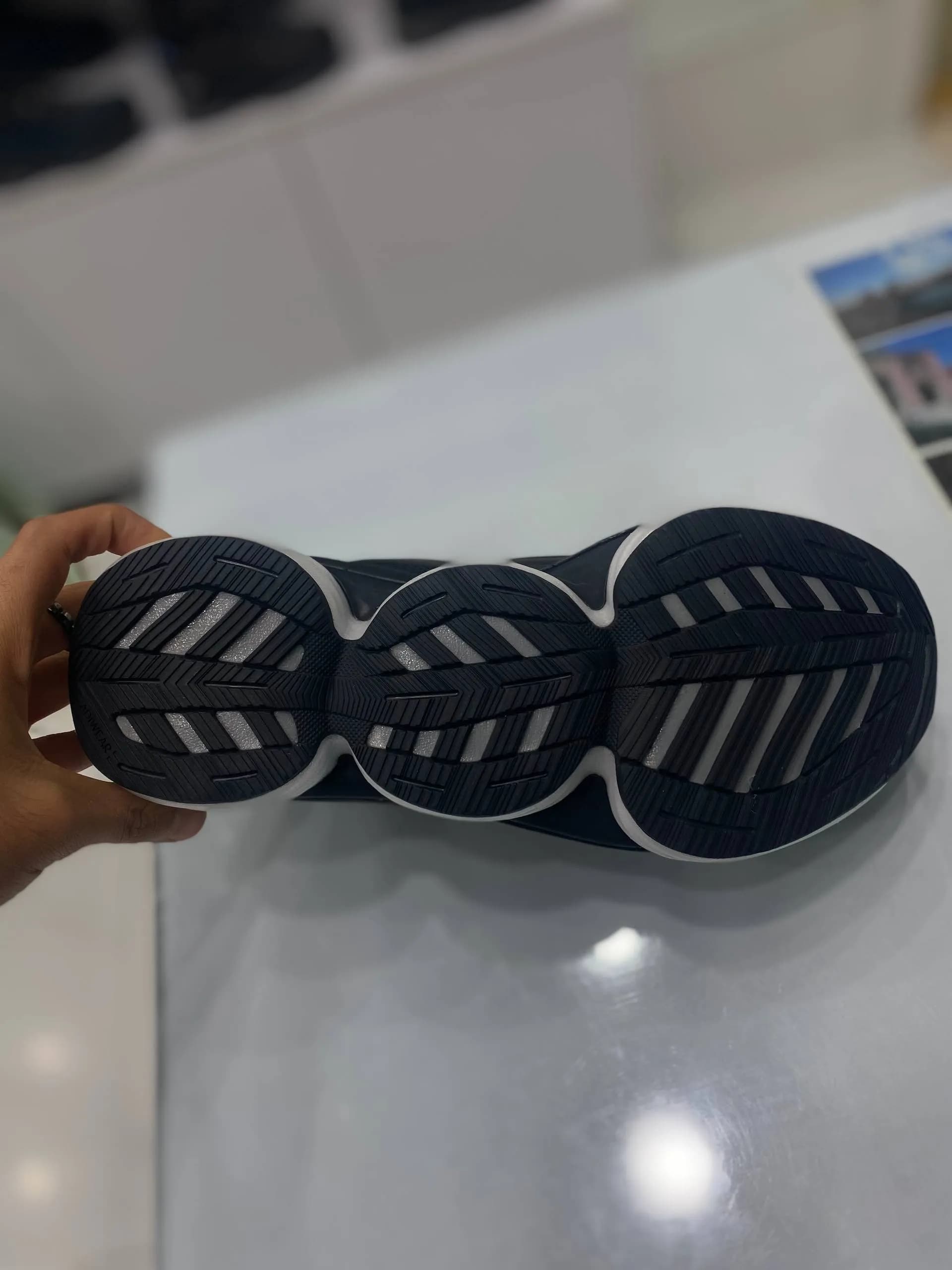 کفش LIGHTBLAZE POD unisex Adidas کد 11604 — تصویر ۳