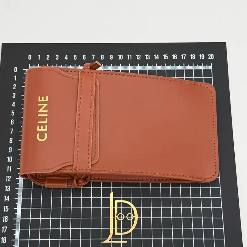 پک و کیف عینک چرمی سلین Celine پاریس بنددار لوکس عسلی با هاردباکس — تصویر ۷