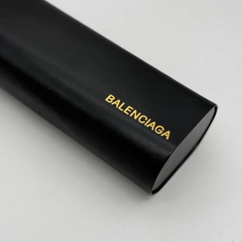 پک و جعبه عینک اورجینال بالنسیاگا Balenciaga هارد چرم مشکی طلاکوب — تصویر ۴