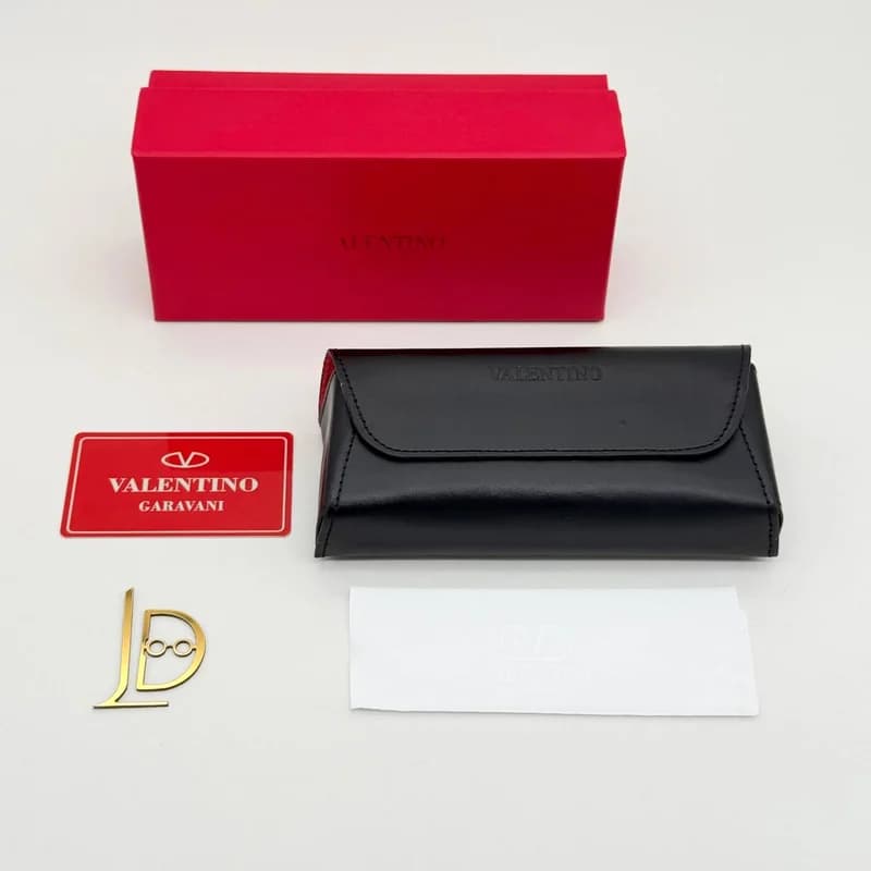 پک و کیف عینک چرمی والنتینو Valentino اورجینال مگنتی با حک برجسته