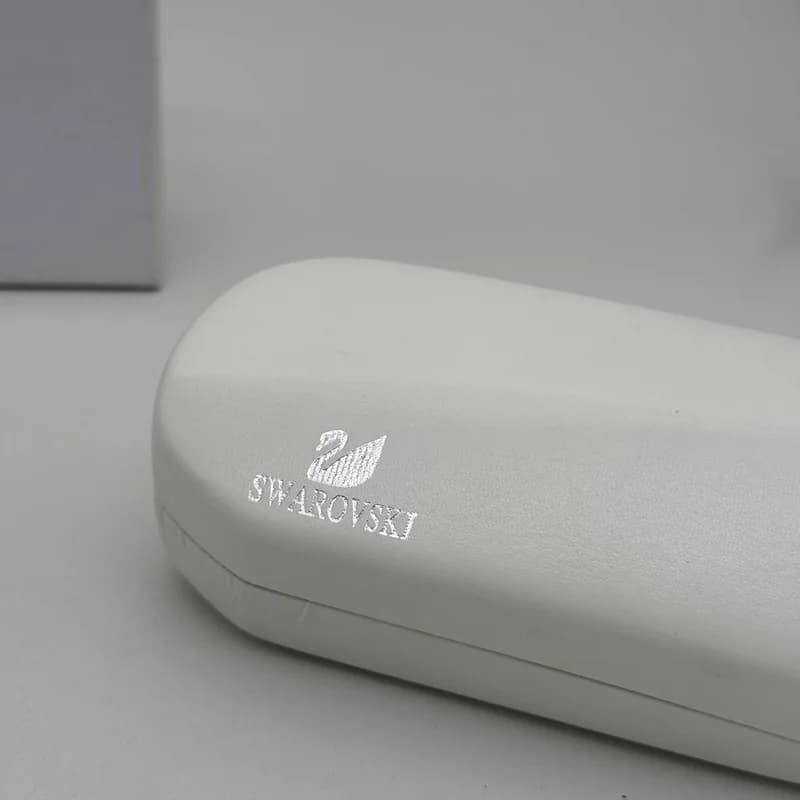 پک و قاب هارد عینک اورجینال سواروسکی Swarovski سفید صدفی با نشان قو — تصویر ۵