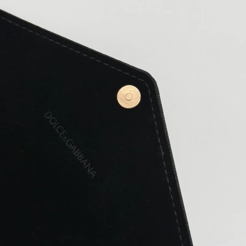 پک و کیف عینک مخملی دولچه گابانا Dolce & Gabbana با نشان طلایی — تصویر ۶