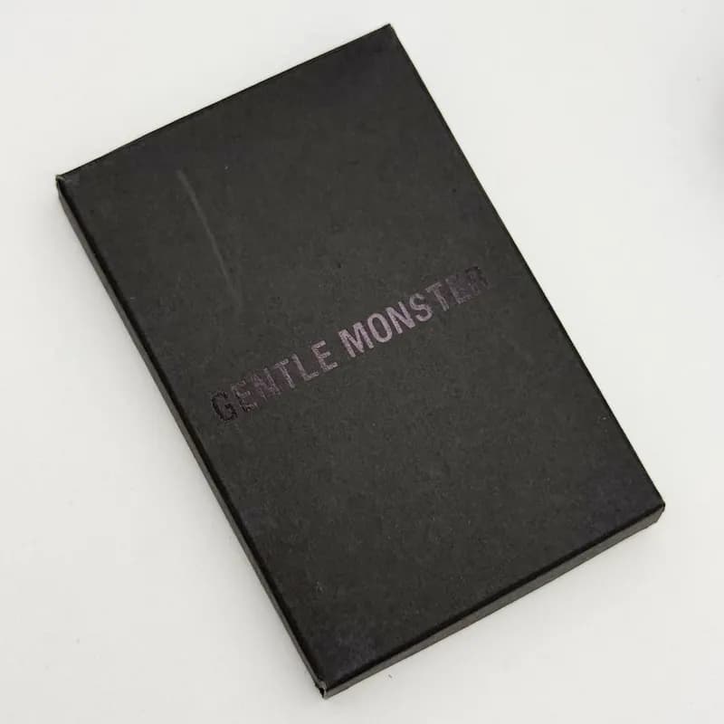 کیف عینک پافری چرمی جنتل مانستر Gentle Monster مگنتی مشکی با هاردباکس — تصویر ۴