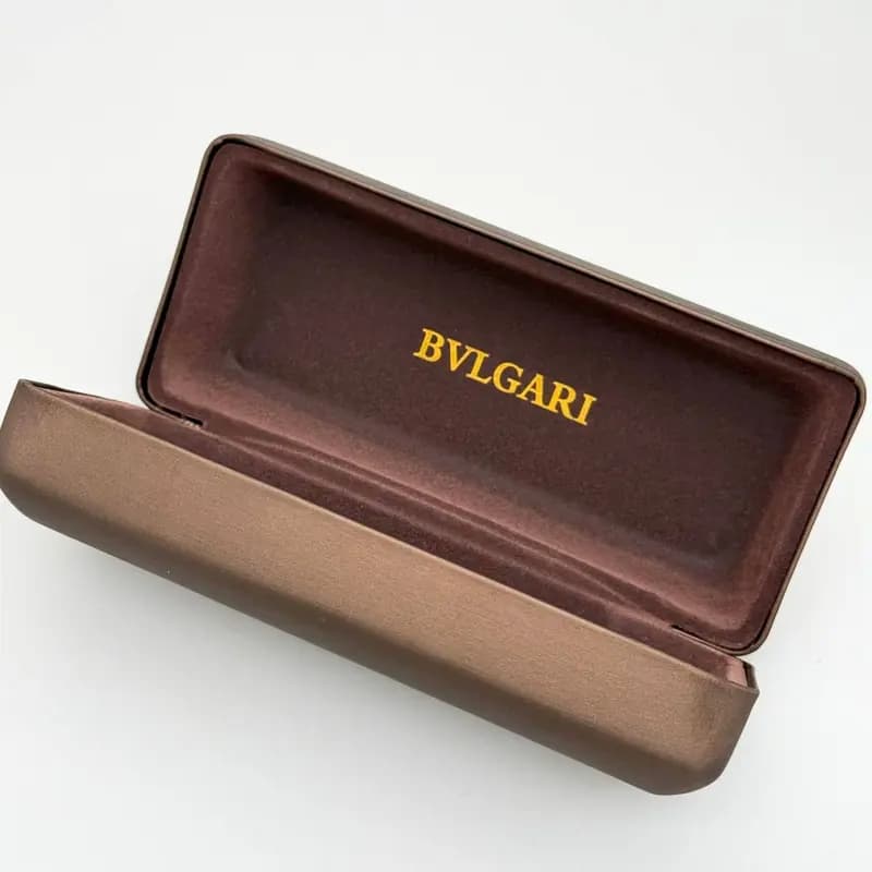 پک و قاب هارد عینک اورجینال بولگاری Bvlgari متالیک برنزی با نشان طلایی — تصویر ۵