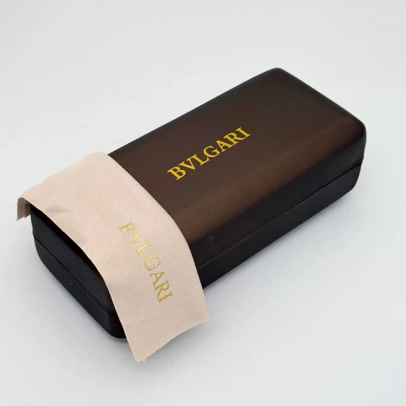 پک و قاب هارد عینک اورجینال بولگاری Bvlgari متالیک برنزی با نشان طلایی — تصویر ۷