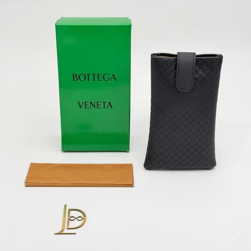 کیف و پک عینک چرم بافت بوتگا ونتا Bottega Veneta مگنتی با آستر عسلی