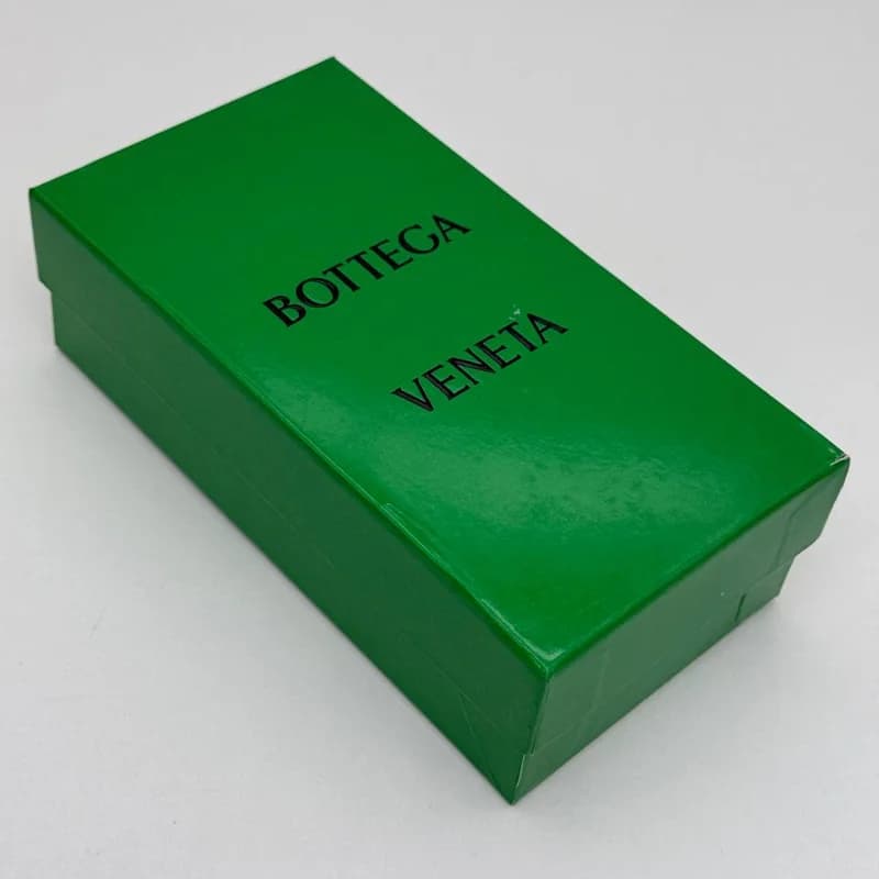 کیف و پک عینک چرم بافت بوتگا ونتا Bottega Veneta مگنتی با آستر عسلی — تصویر ۴
