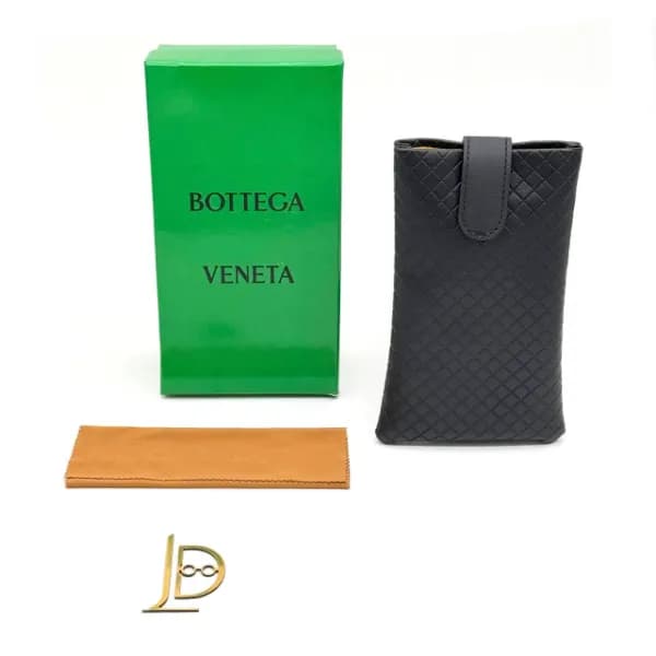 کیف و پک عینک چرم بافت بوتگا ونتا Bottega Veneta مگنتی با آستر عسلی — تصویر ۸