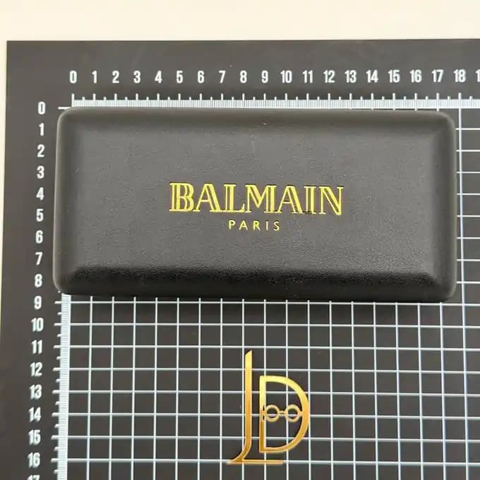 پک و جعبه عینک اورجینال بالمین Balmain پاریس هارد چرم مشکی طلایی — تصویر ۲